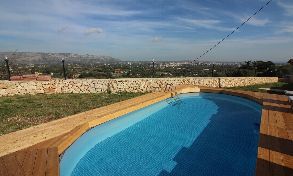 Floridia Villa | BELLAVISTA - Private Holiday Home with Swimming Pool!