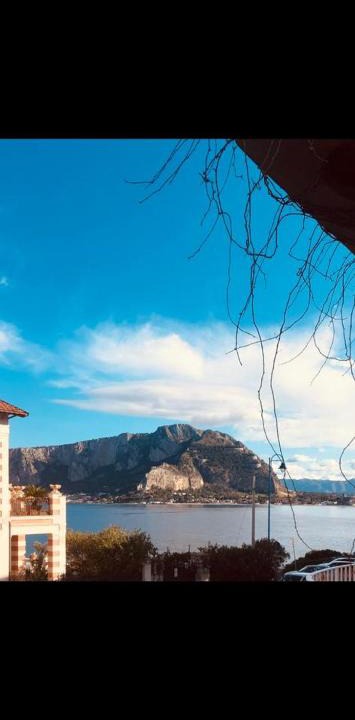 Mondello House | Bellevue Mondello