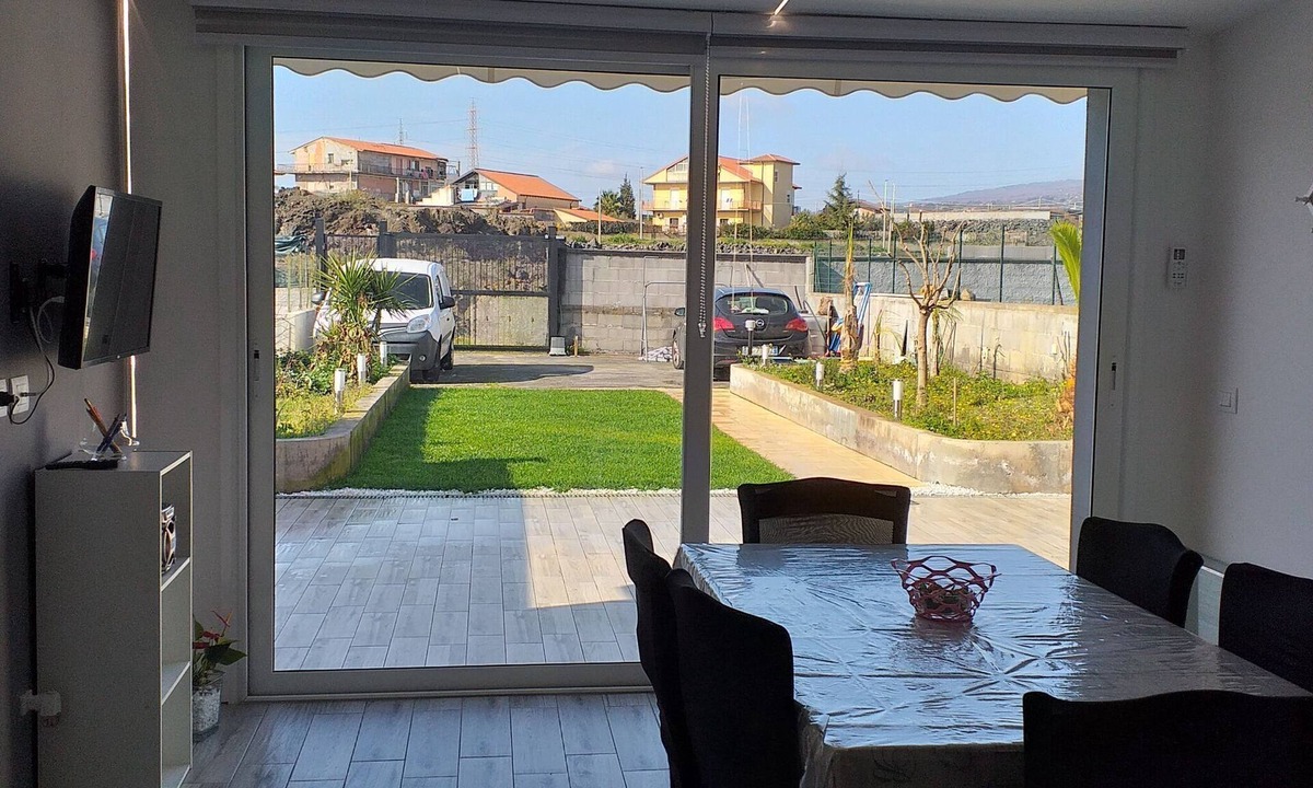 Villaggio del Pino-Le Ginestre House | Belvilla by OYO La casa di Giada