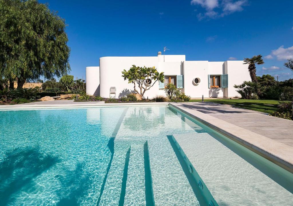 Nubia Villa | Belvilla by OYO Salinella 10p