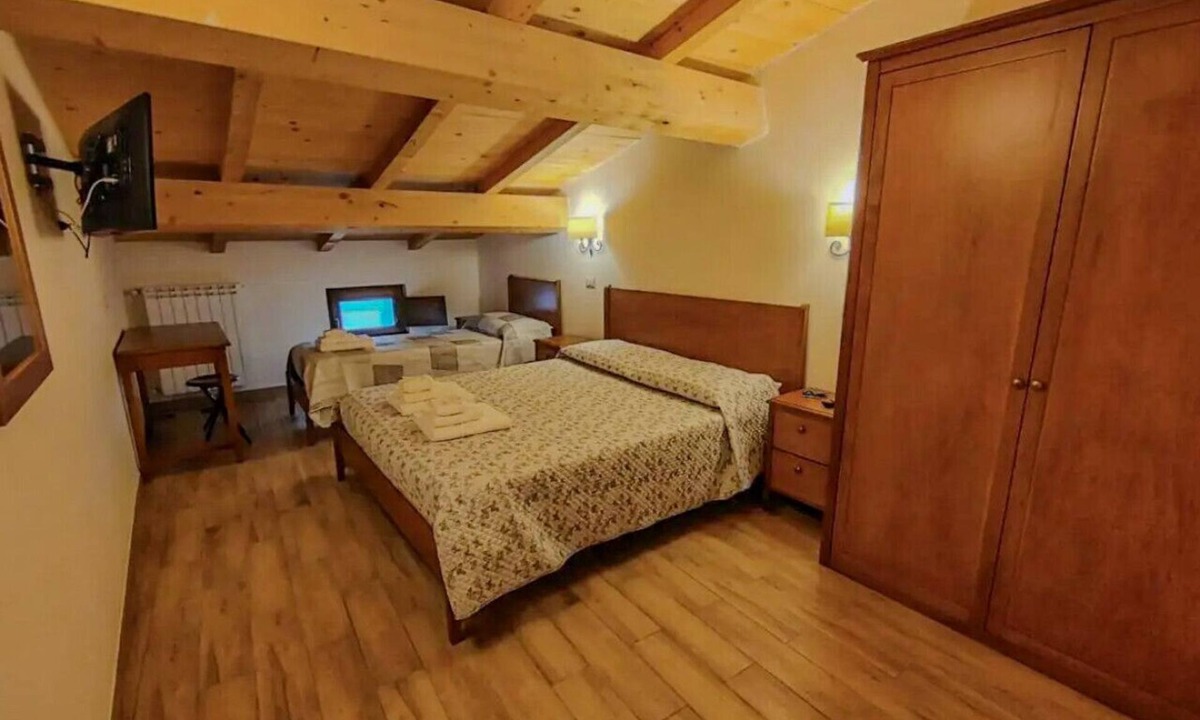 Baselice Bed & Breakfast | Borgo Sciugolo - Azalea Room