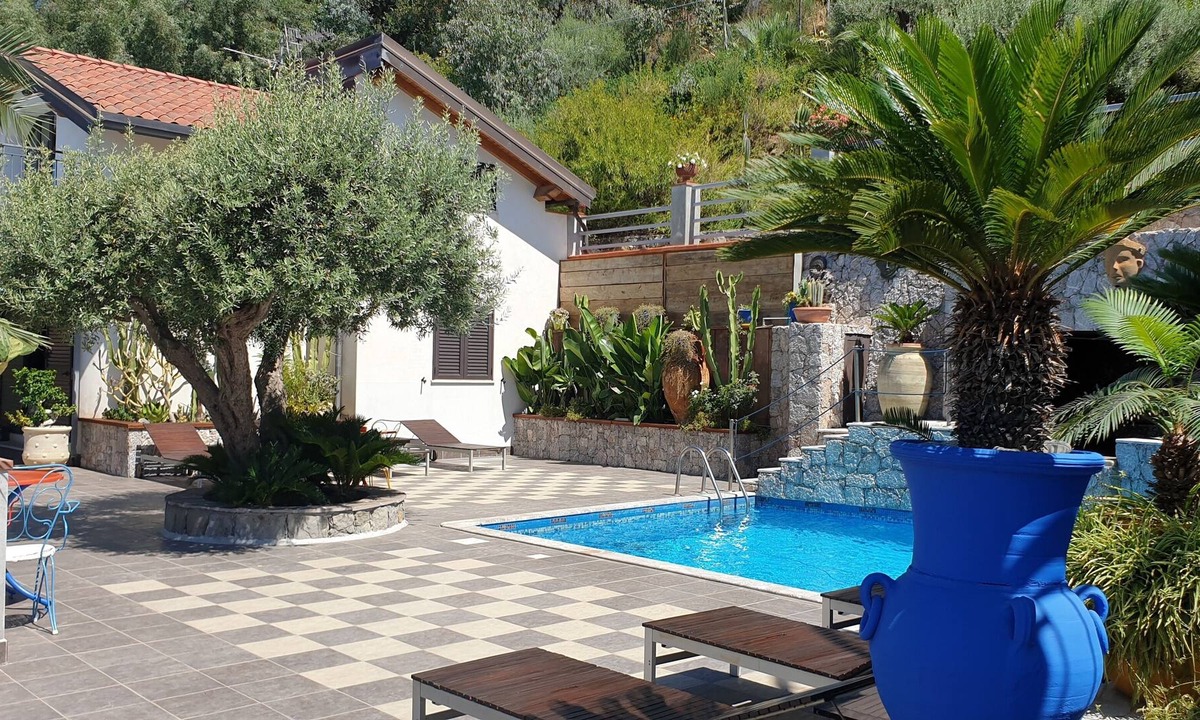 Mitogio House | Bungalow in Villa near Taormina