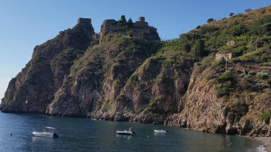 Santa Teresa di Riva Apartment | Caccia Apartment