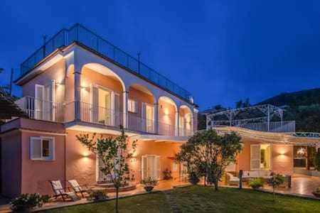 Termini Villa | Campanella Villas Gardens Pool Superview