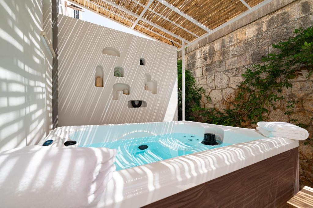 Casteldaccia Villa | Casa Aive: Jacuzzi and Relax