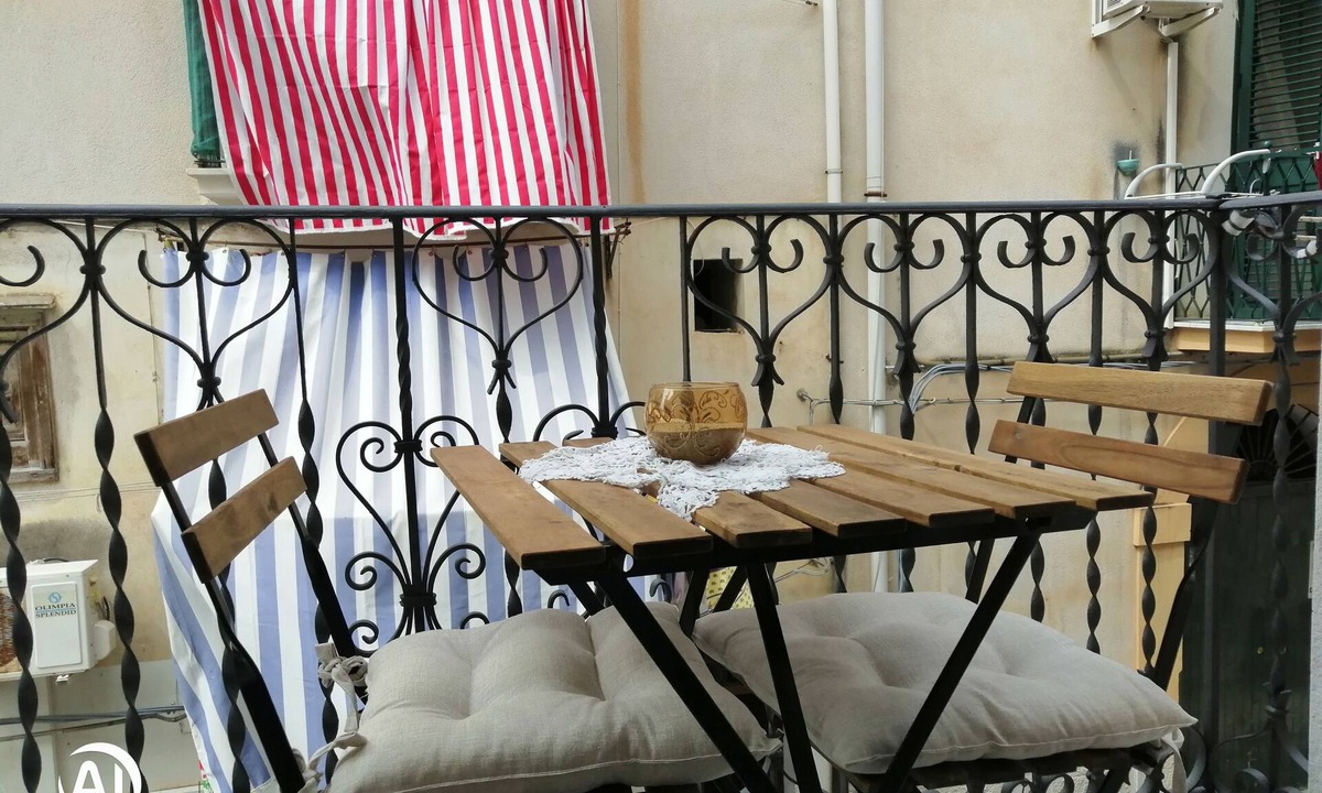 Old Town Apartment | Casa Dei Normanni-Apt Ruggero quiet and nearby the beach
