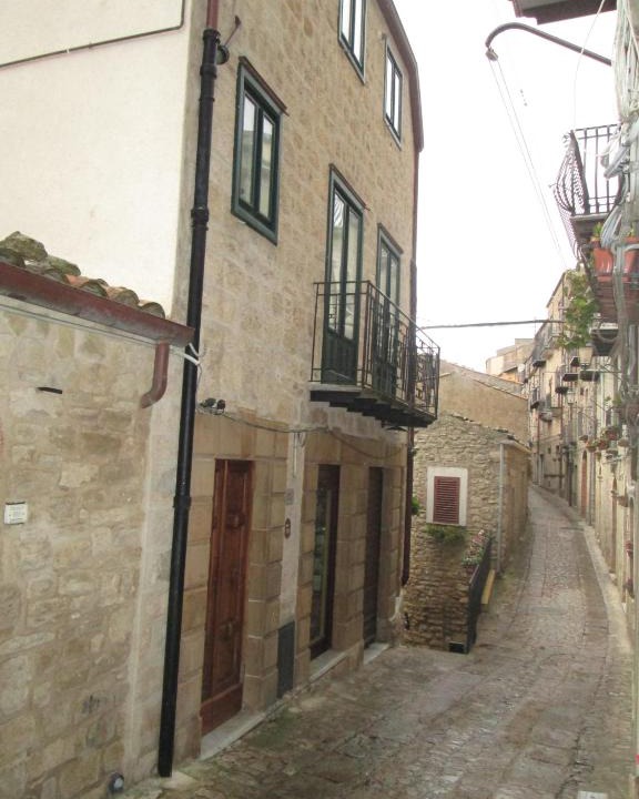 Gangi House | Casa e Putia