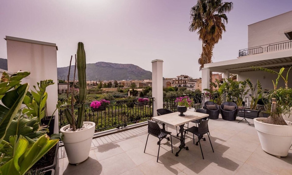 Terrasini Apartment | Casa Hagne - Historic apartment in Terrasini