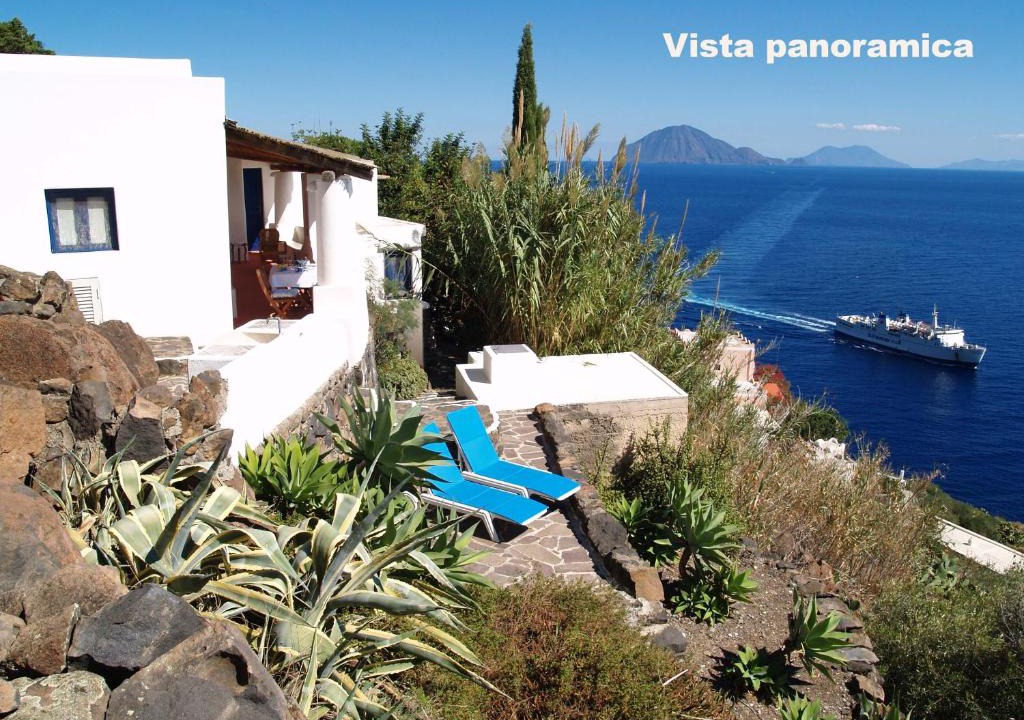 Alicudi Porto House | Casa Ibiscus Resort