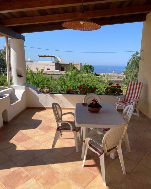 Malfa House | Casa Il Girasole, panoramica e a pochi passi dal centro di Malfa