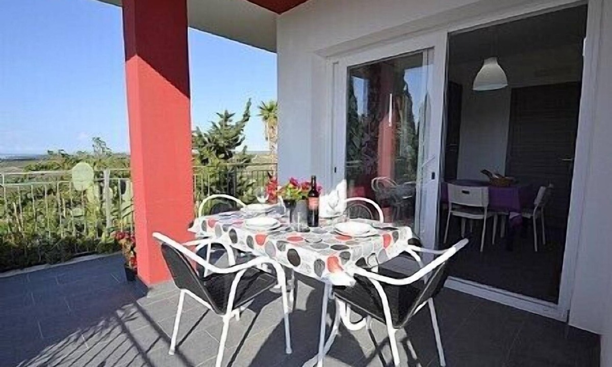 Sciacca House | Casa Maia: A modern and graceful apartment located on a hillside, facing the sea.