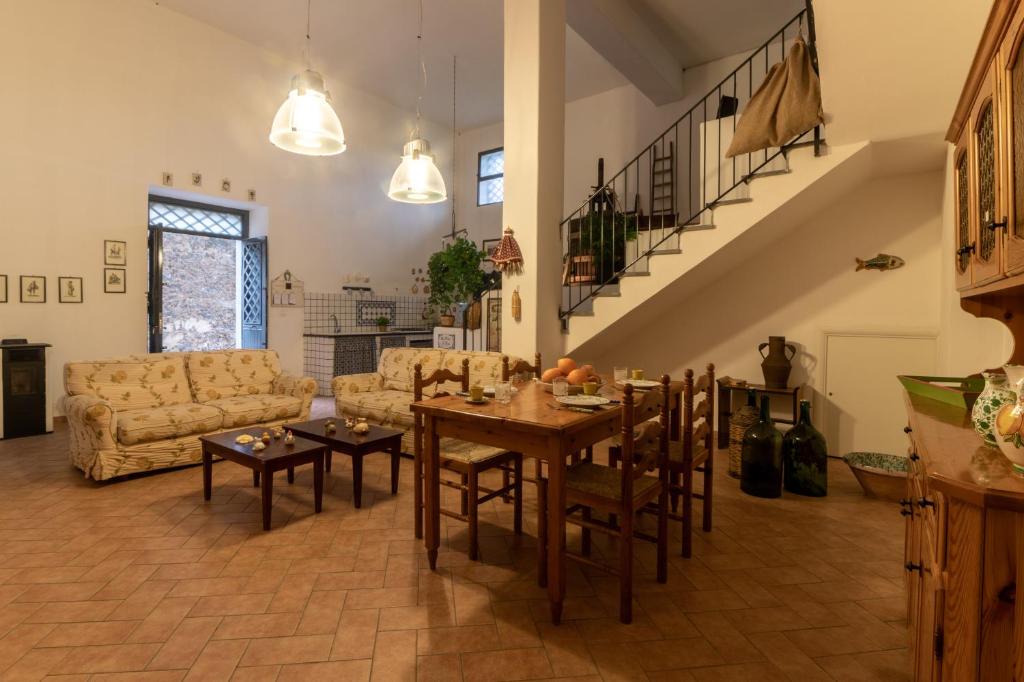Belpasso Villa | Casa Museo A' Rina