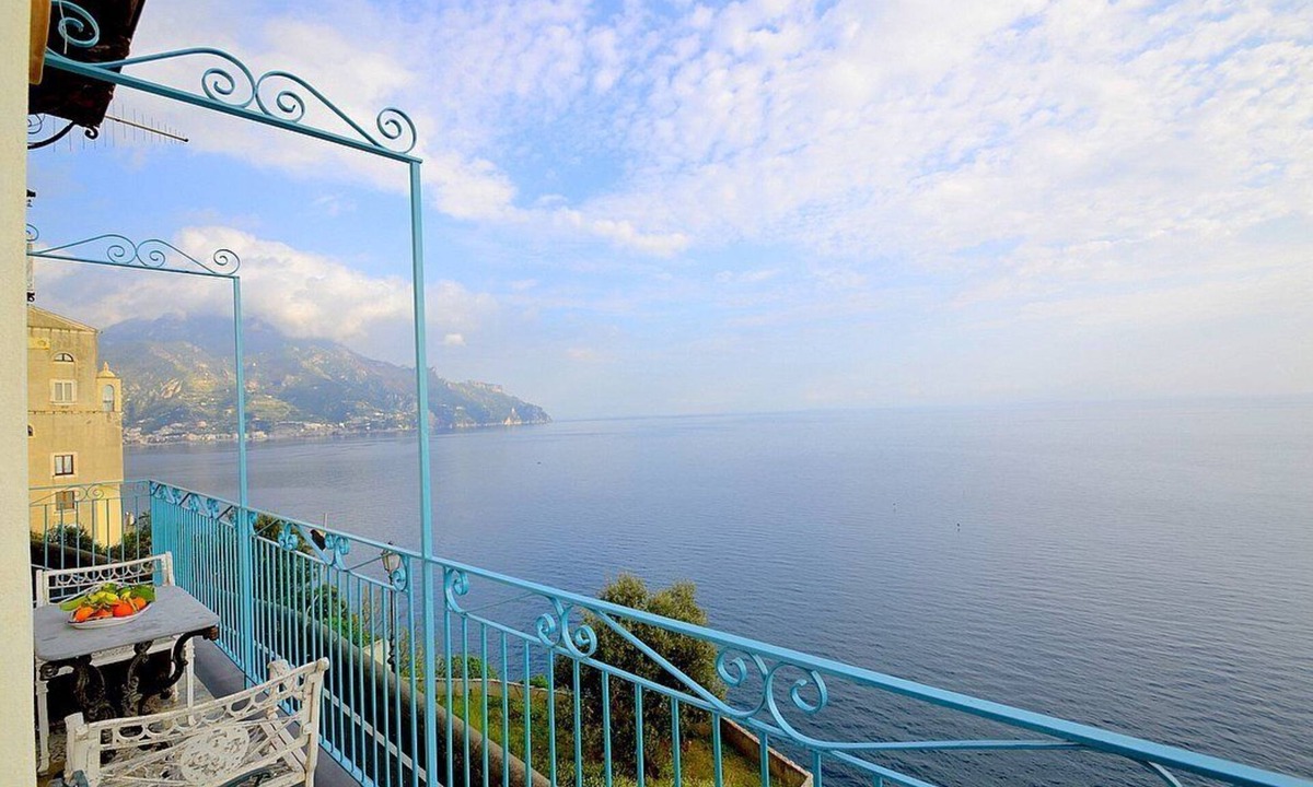 Castiglione House | Casa Olivo Marino A: A graceful apartment which faces the sun and the sea, with Free WI-FI.