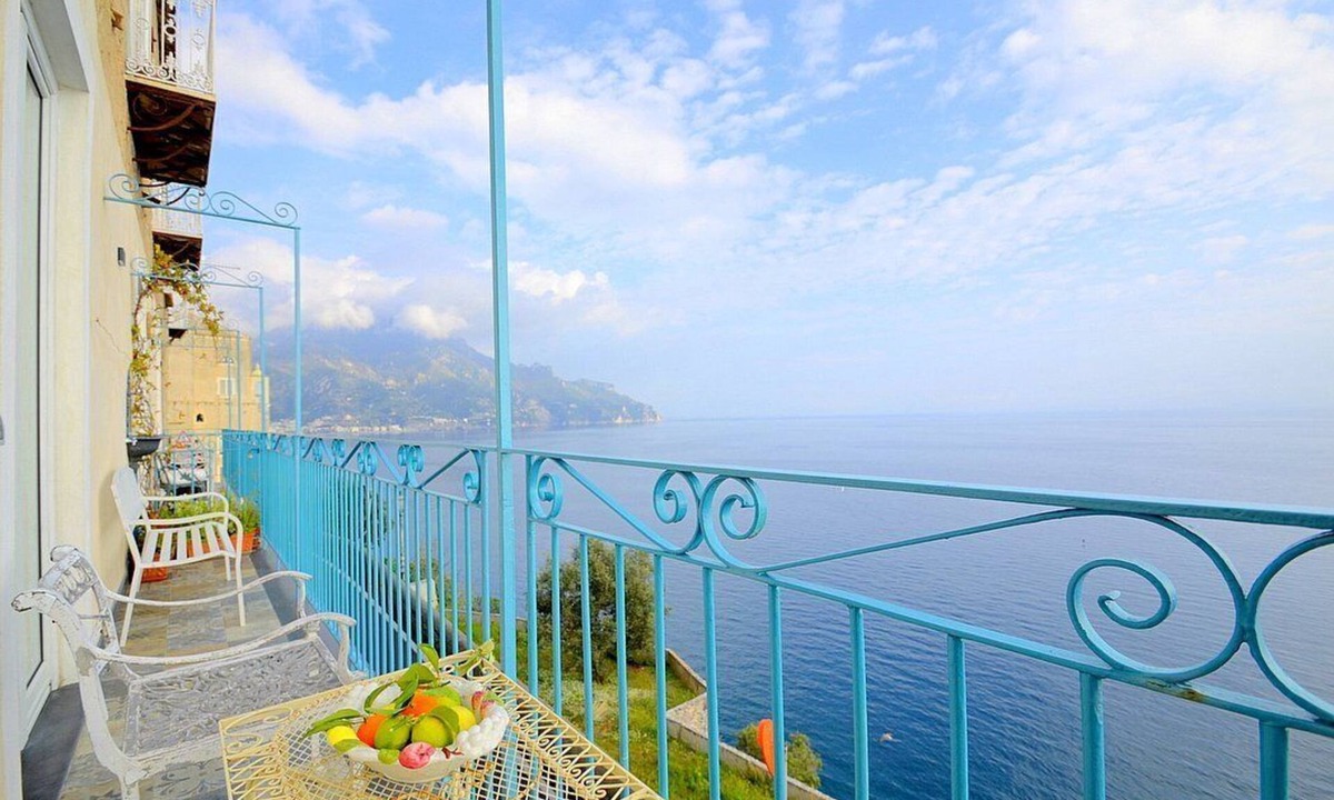 Castiglione House | Casa Olivo Marino B: A graceful apartment which faces the sun and the sea, with Free WI-FI.
