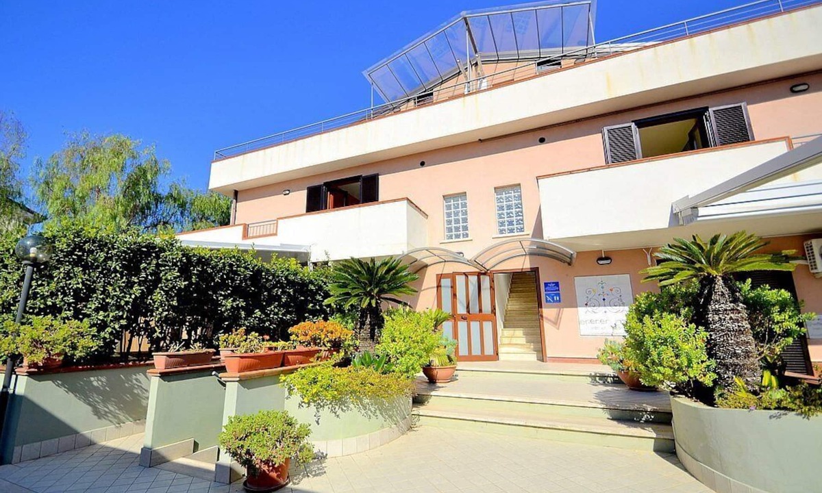 Agropoli House | Casa Pesca E: A modern and graceful apartment situated at a few steps from a sandy beach, with Free WI-FI.