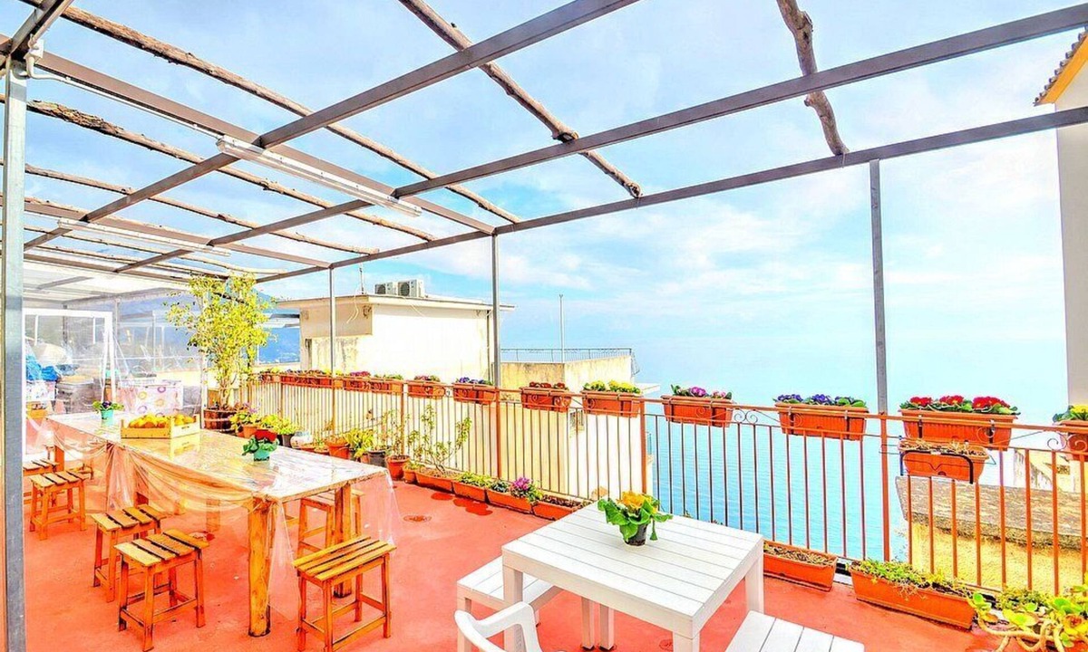 Ravello House | Casa Sagitta A: A welcoming studio apartment located on the high coast in front of the sea, with Free WI-FI.