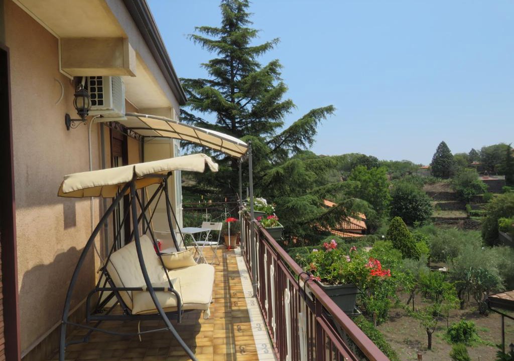 Pedara House | Casa Vacanze "Sotto il Vulcano"