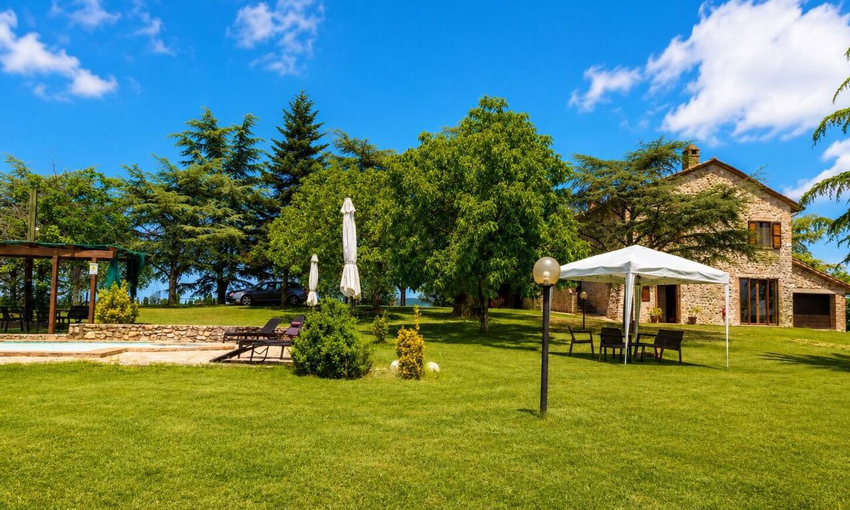 Avigliano Umbrio Apartment | Caserinzio farmhouse - Girasole panoramic view with pool