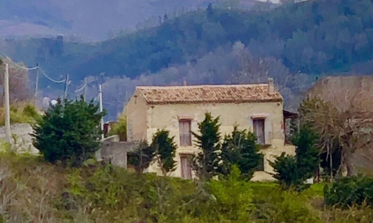 Sangineto House | Casolare Altomonte: House on a Hill With Seaview
