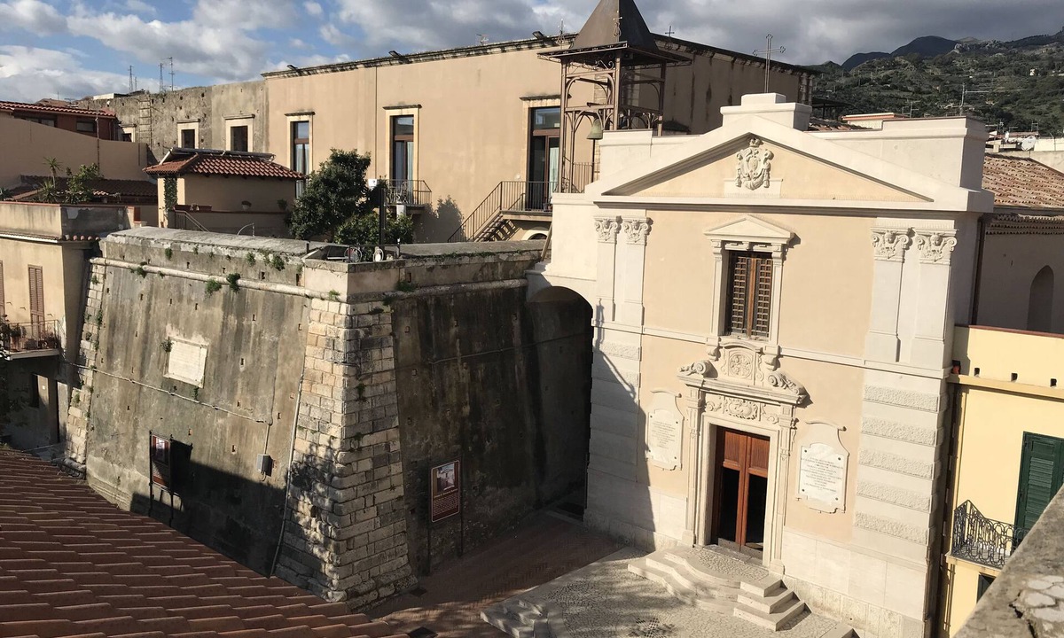 Nizza di Sicilia Bed & Breakfast | Castello D'Alcontres b & b