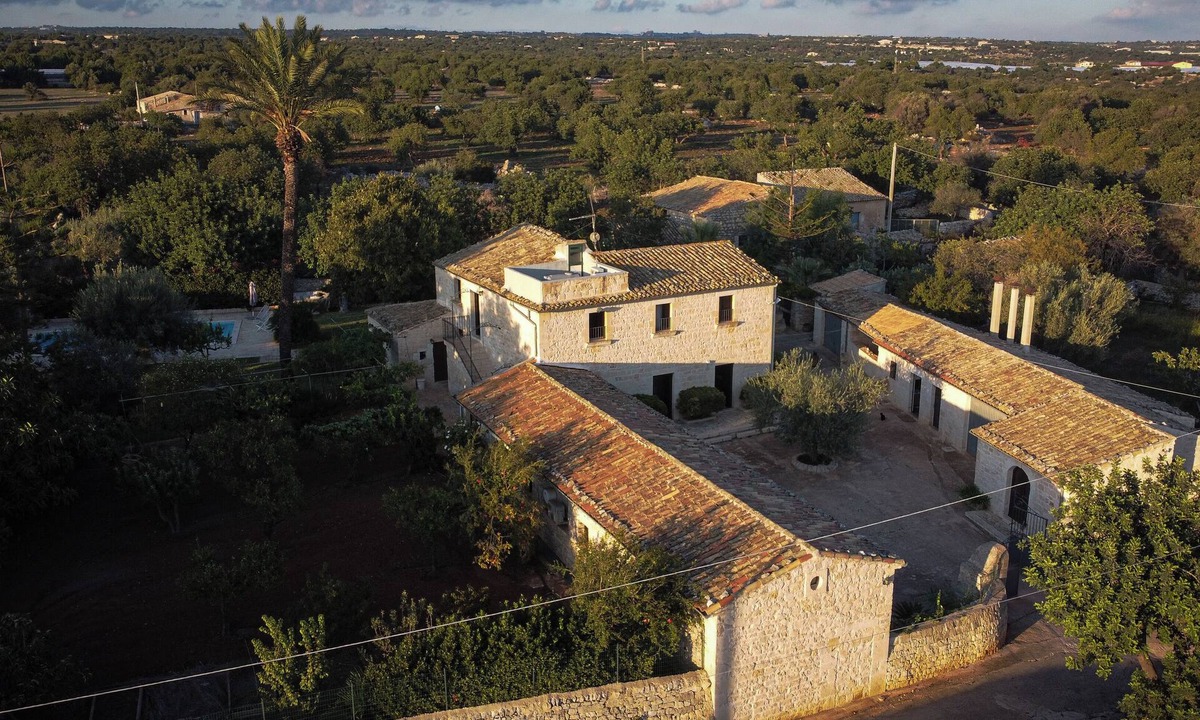 Scicli Villa | Charming farmhouse nestled in the Iblea countryside. Pet Friendly