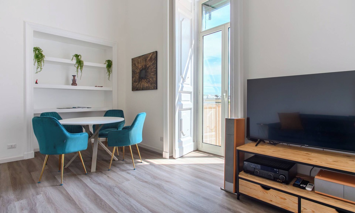 San Ferdinando Apartment | Chic and Spacious Just few Steps fm the Seafront & Famous Piazza del Plebiscito