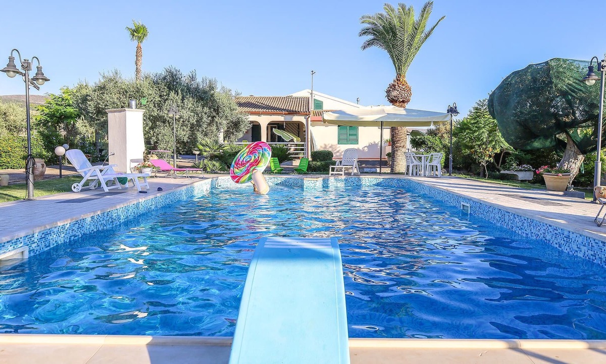 Chiaramonte Gulfi House | Comfortable and functional furnished vacation home in the south of Sicily.