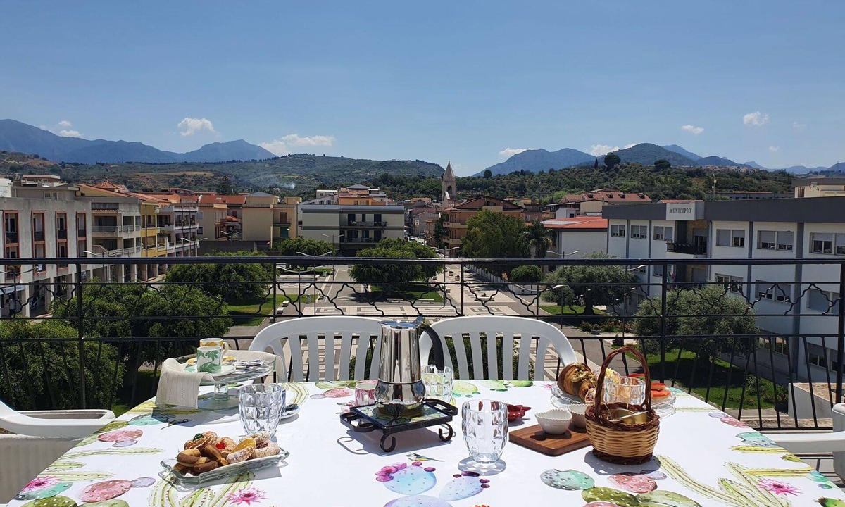 Castroreale Terme Apartment | Cosy apartment for 8 guests with WIFI, A/C, TV and terrace