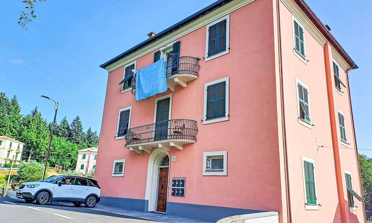 Borzonasca Apartment | Cosy apartment for 6 people with WIFI, TV and balcony