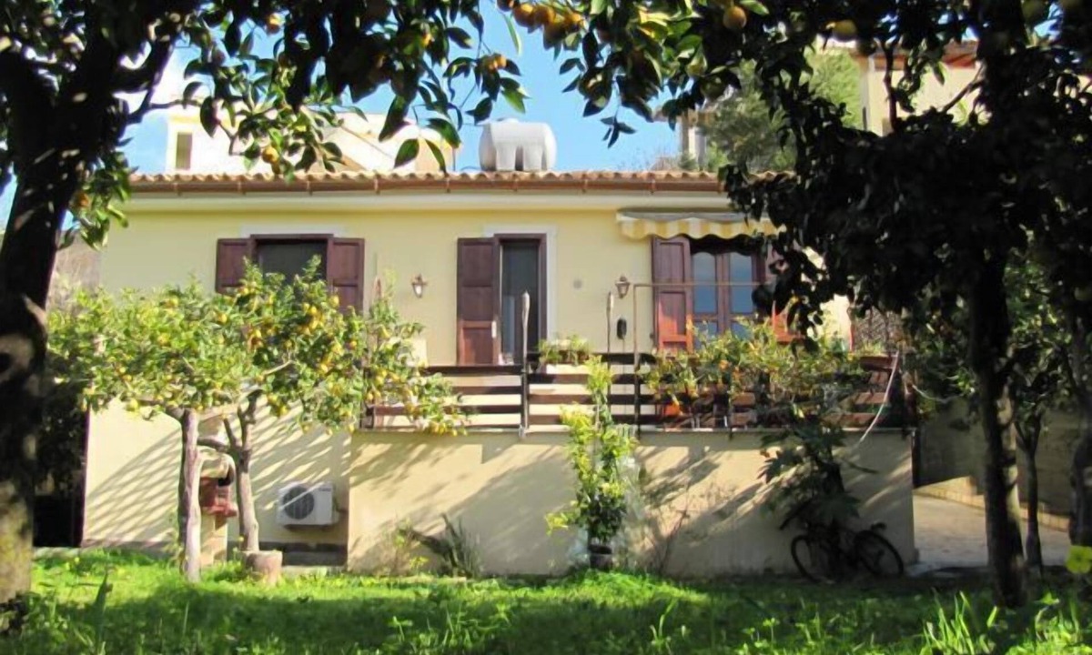 Noto Marina House | Cottage in the lemon grove on the sea