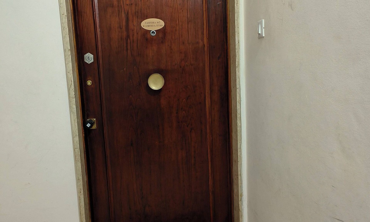 Borgo-Sanzio Apartment | Cozy Apartment above Giuffrida Metro Stop with CIR 19087015C238810