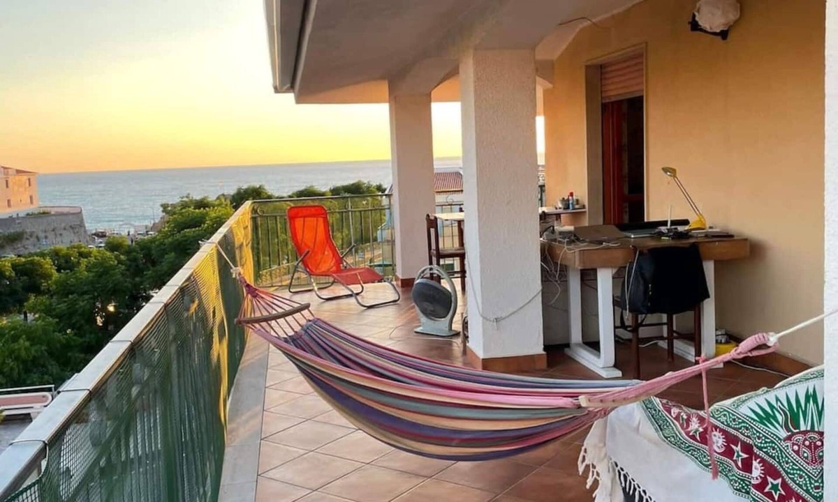 Diamante House | Cozy Double Room with Sea and Mountain view Terrace