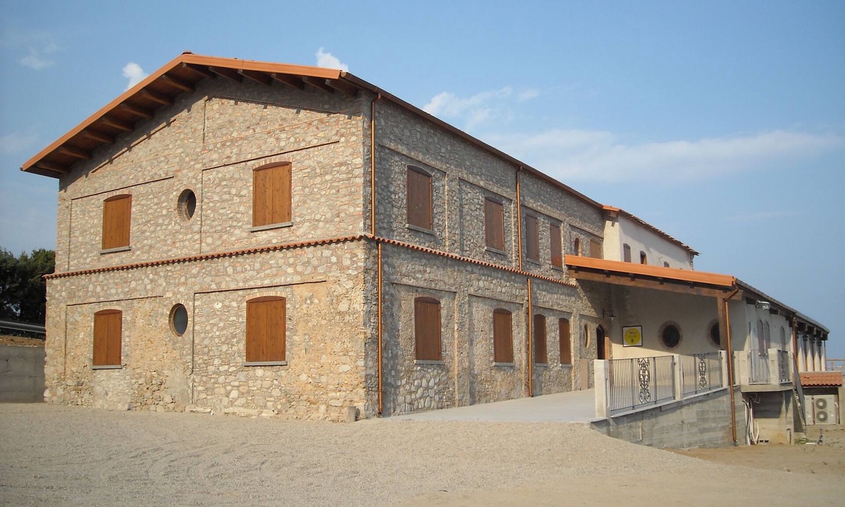 San Sostene House | Cozy Gallelli Castle Farmhouse in Badolato