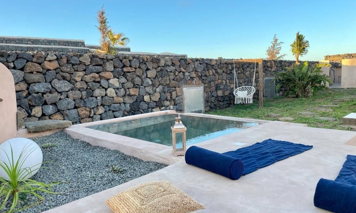 Pantelleria House | Dammuso Elisir Rosa - Private Jacuzzi and Garden
