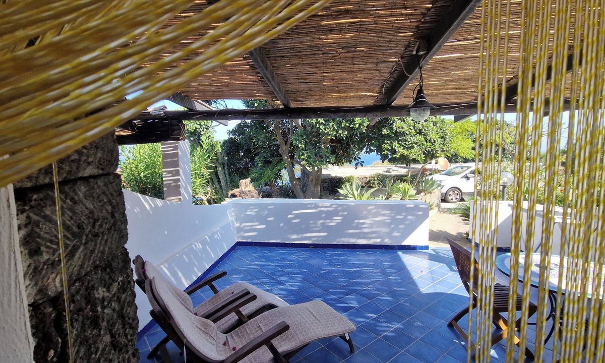 Kamma Apartment | Dammuso Hibiscus. between sea and sky