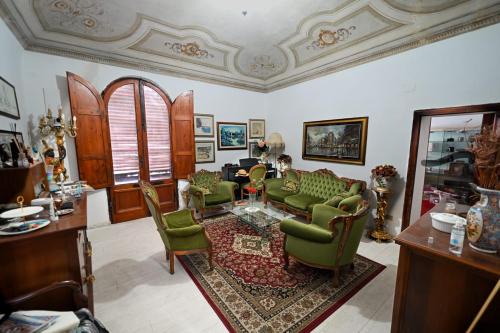 Caprona House | Degas
