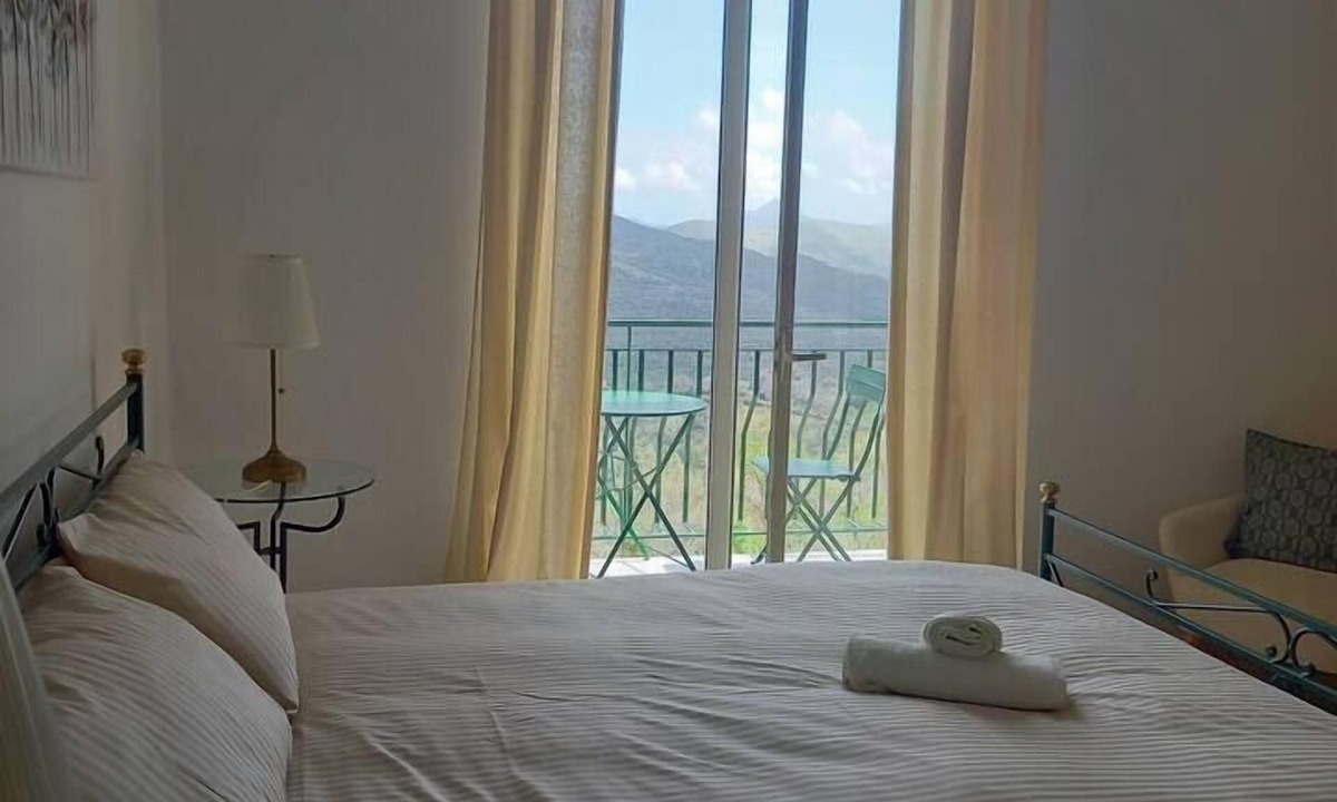 Isnello Apartment | Dolce-Vista, Spacious 3 Bed Apartment with Panoramic Views