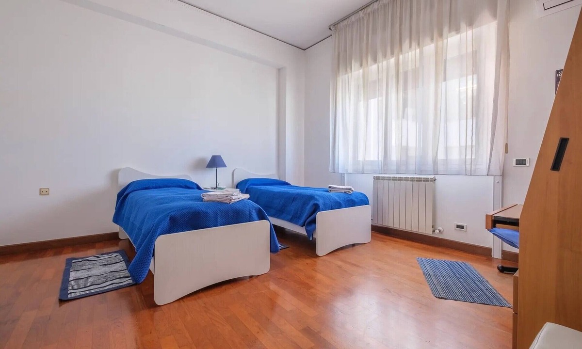 Reggio Calabria Apartment | Double Room “Treviso 4” with Wi-Fi and Air Conditioning