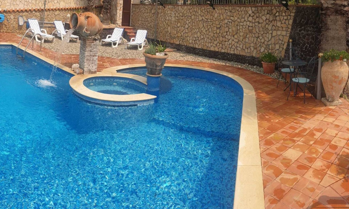Mascalucia Villa | Elegant Villa with swimming pool.