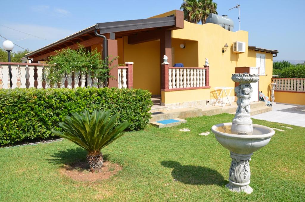 Noto Marina Villa | Falconara House