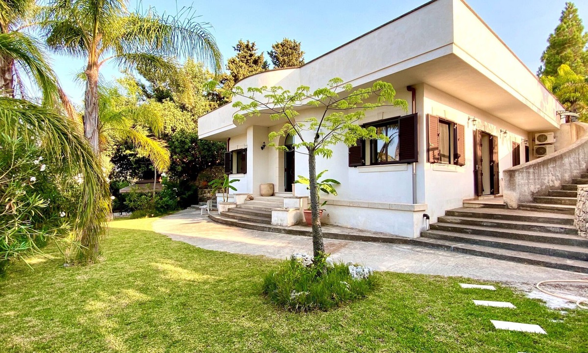 Gallina Villa | Fantastic villa surrounded by greenery near 300 meters from the sea