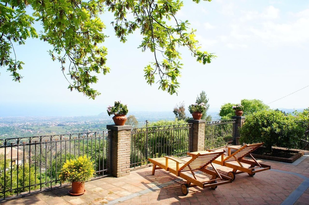 Zafferana Etnea House | FEUDO ALGERAZZI VILLA DE LUXE