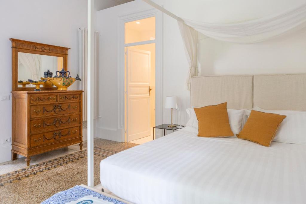 Palermo Bed & Breakfast | Garden Suite in private villa on Via Libertà