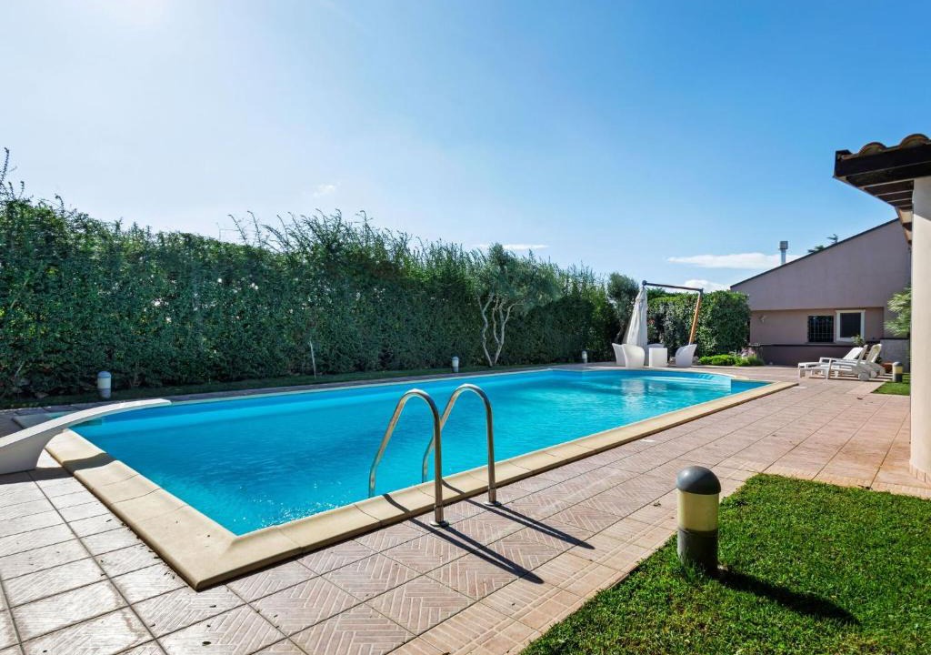 Ragusa Villa | Garden View Villa in Ragusa with Private Pool