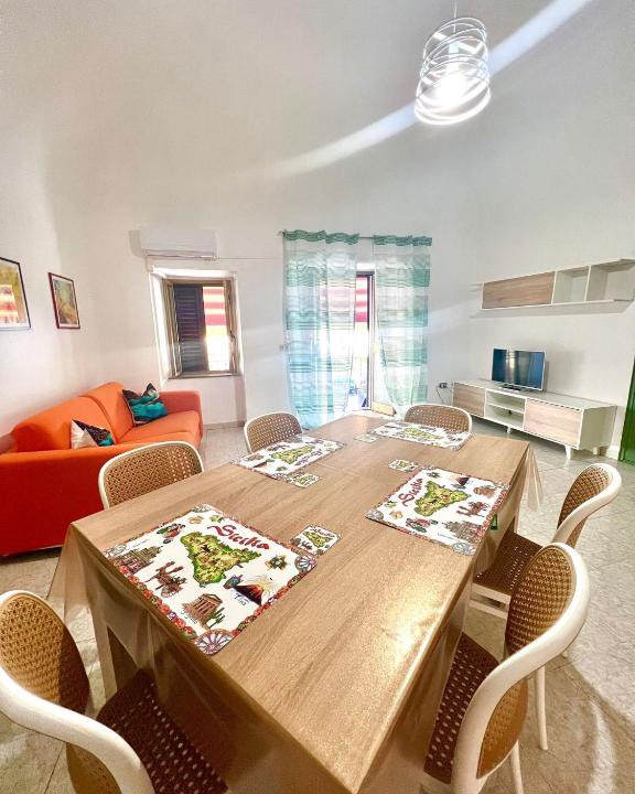 Santo Stefano di Camastra House | Gira Vota e Furria