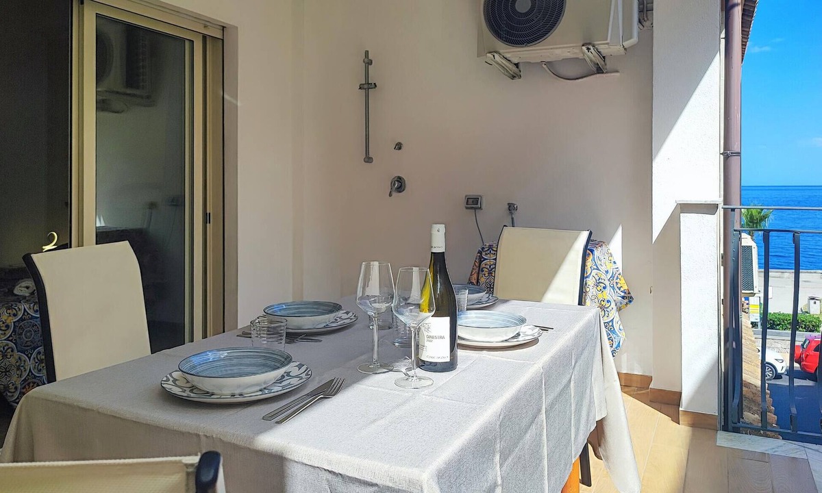 Mazzeo Apartment | Gorgeous apartment in Mazzeo with WiFi