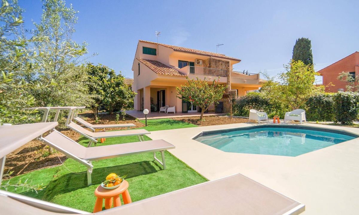 Piane Vecchie House | Gorgeous home in Piane Vecchie,Lascari