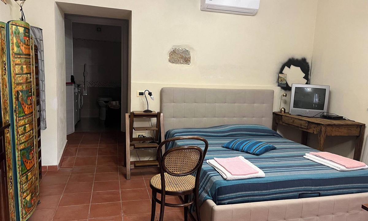 San Donato di Ninea Apartment | Ground floor apartment with porch on the surrounding garden