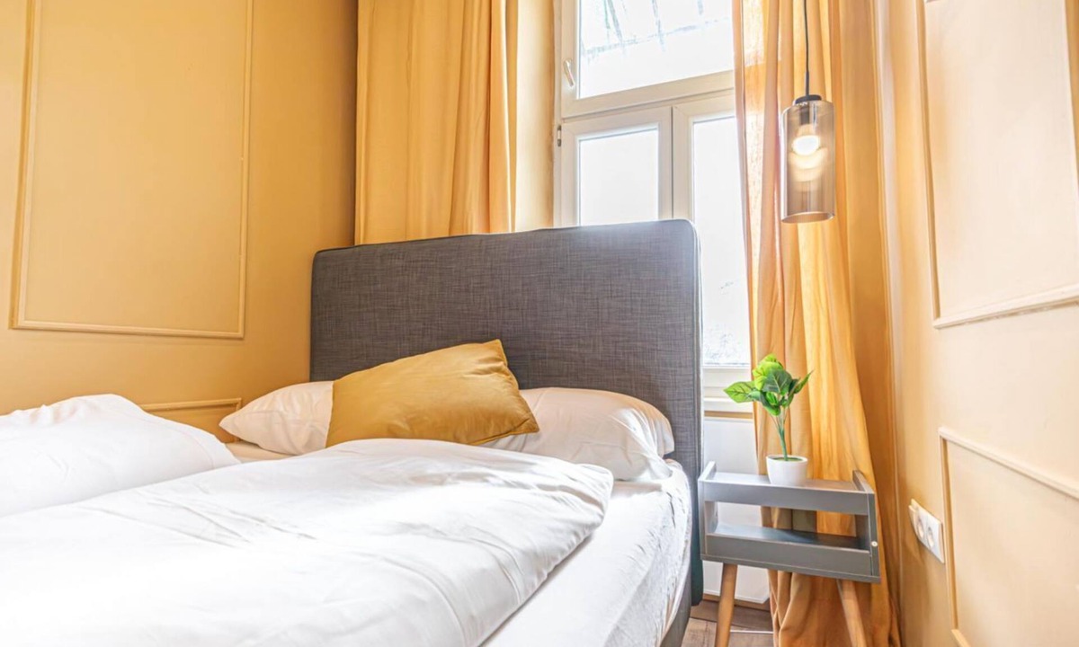 Funfhaus Apartment | Group-Friendly 4BR | Close to Westbahnhof