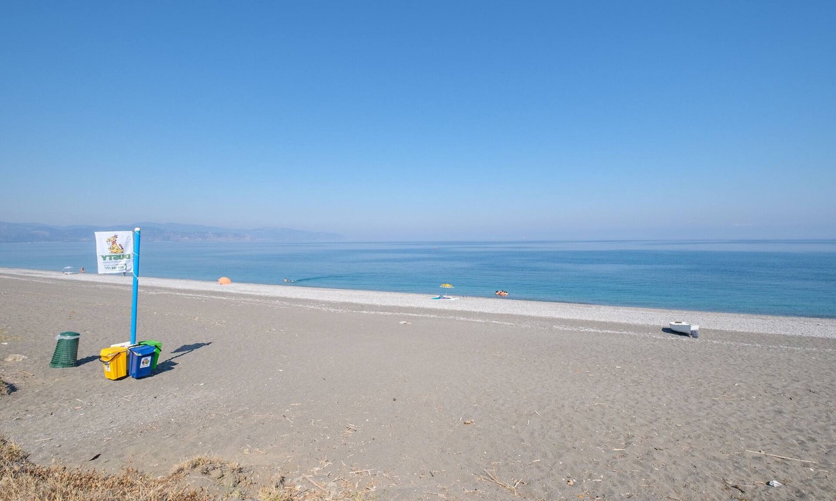 Barcellona Pozzo di Gotto House | Holiday Home 'Josephine' with Sea View, Balcony & A/C